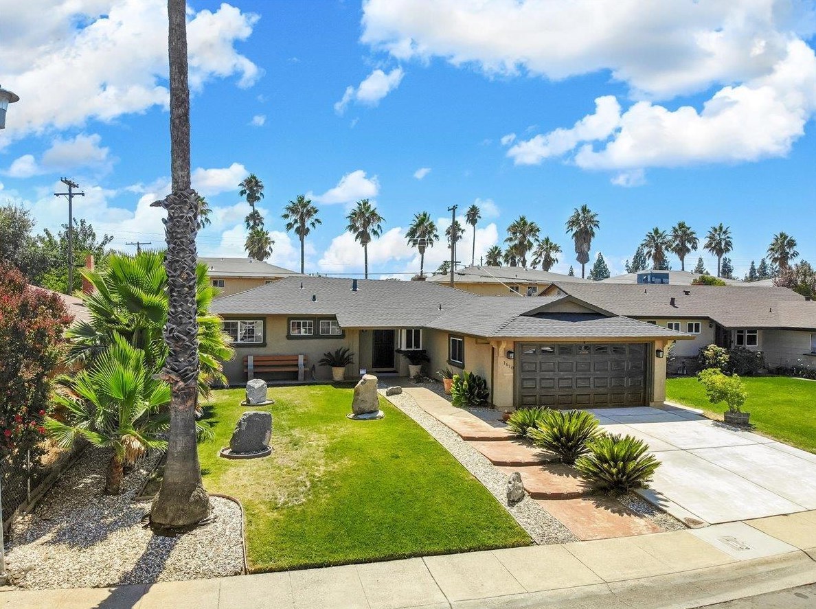 1610 Glidden Ave, Sacramento CA  95822-5152 exterior