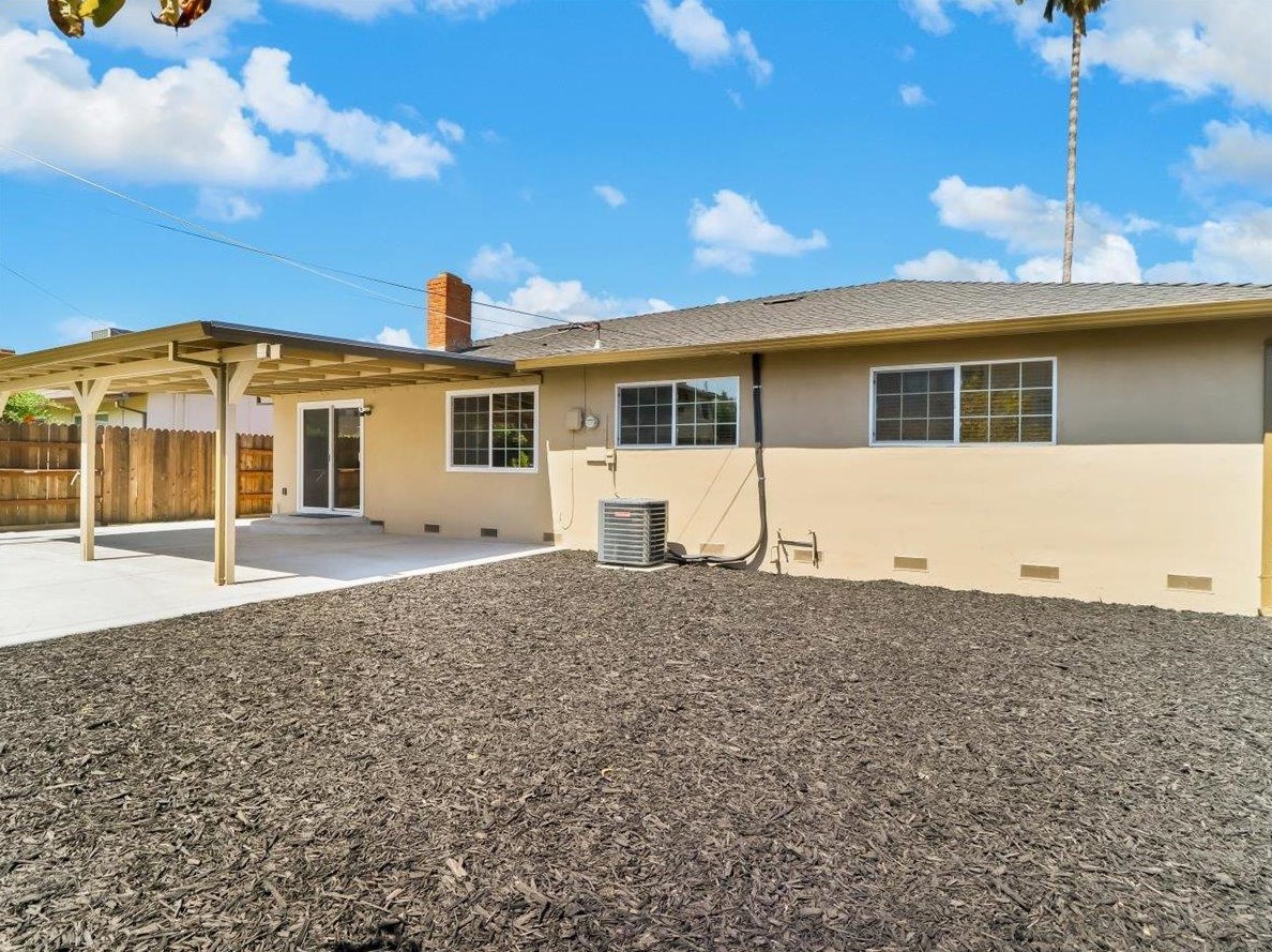 1610 Glidden Ave, Sacramento CA  95822-5152 exterior