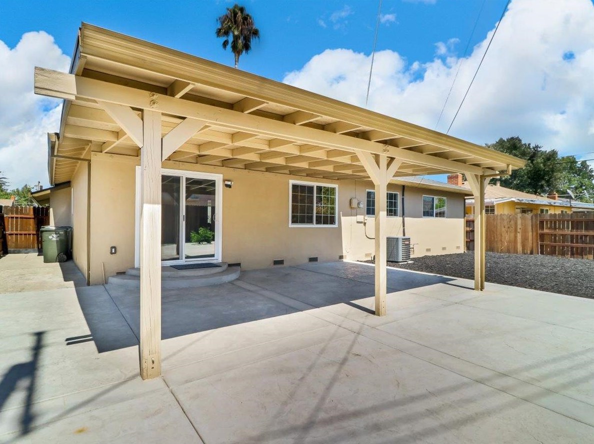 1610 Glidden Ave, Sacramento CA  95822-5152 exterior