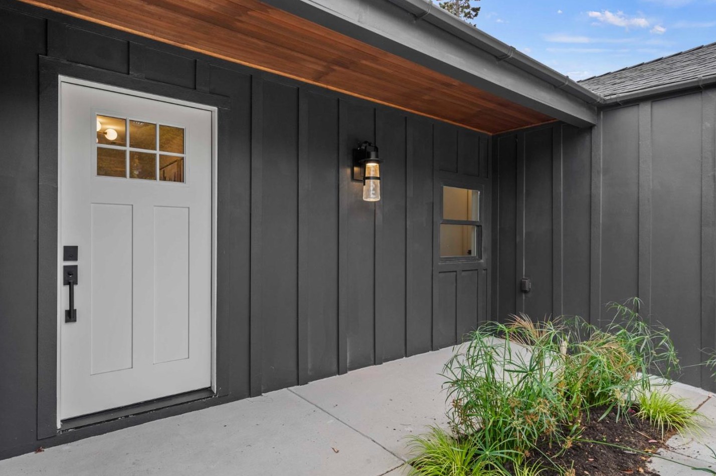 945 Sunset Dr, San Carlos, CA 94070