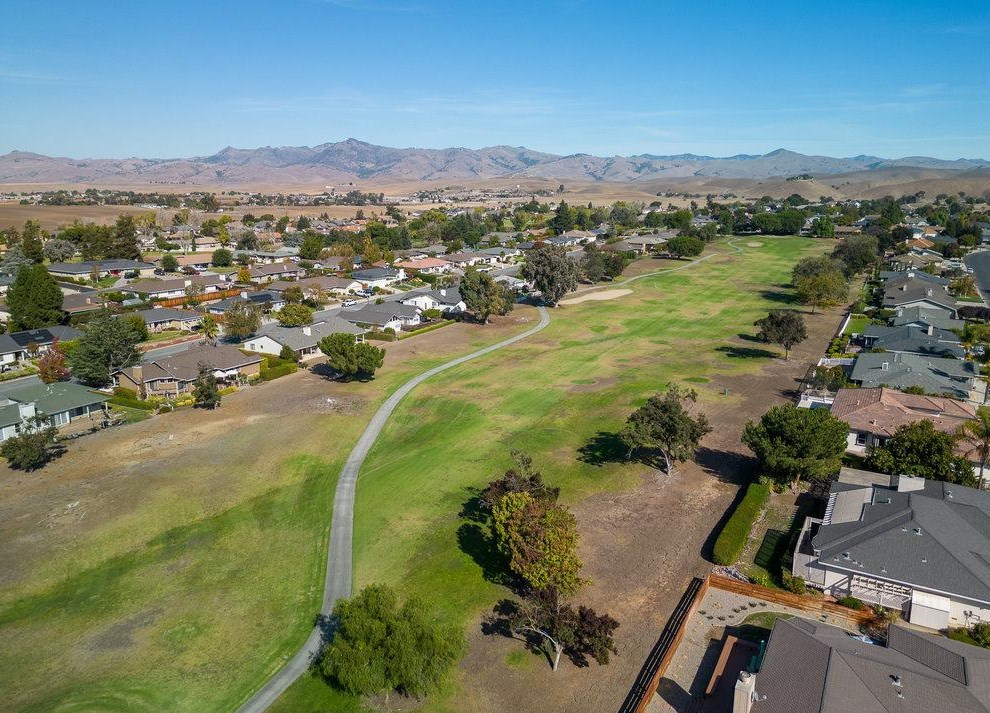 640 Ridgemark Dr, Hollister CA  95023-6457 exterior