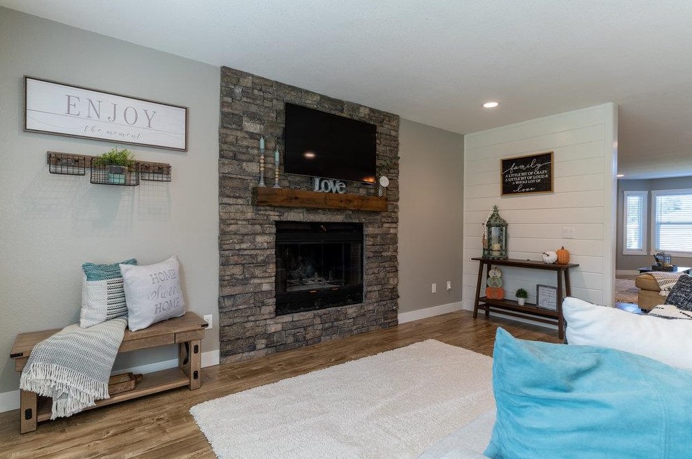 640 Ridgemark Dr, Hollister CA  95023-6457 exterior