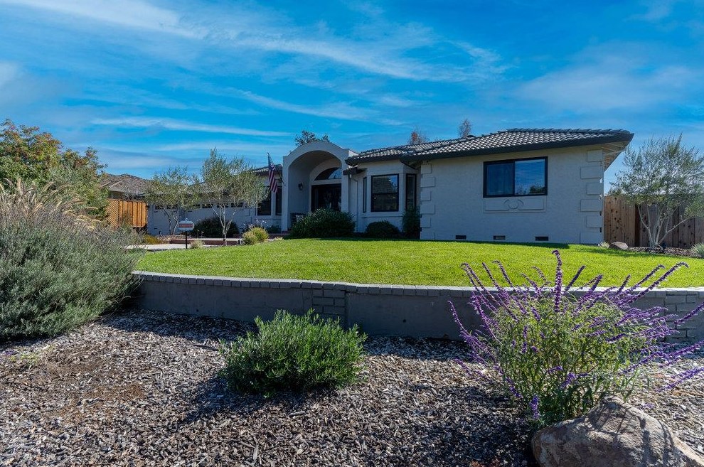 640 Ridgemark Dr, Hollister CA  95023-6457 exterior