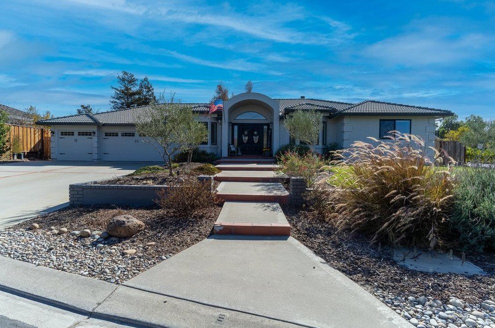 640 Ridgemark Dr, Hollister, CA 95023-6457