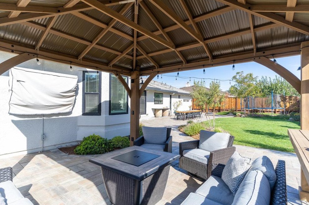 640 Ridgemark Dr, Hollister CA  95023-6457 exterior