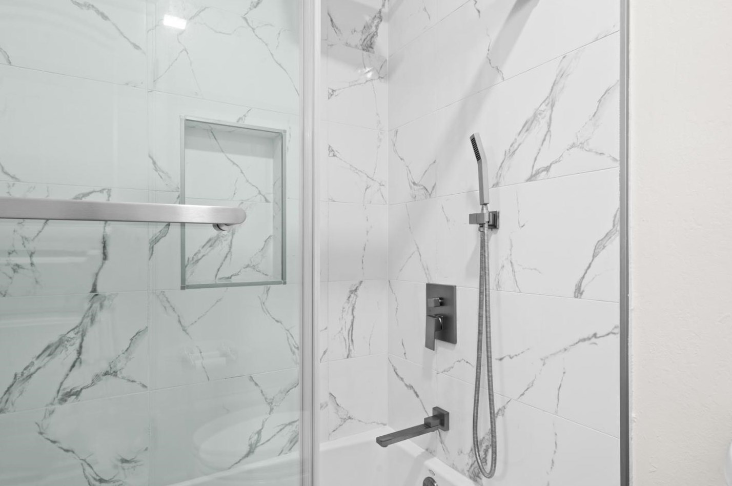 20185 Northglen Sq, Cupertino CA  95014-0567 exterior