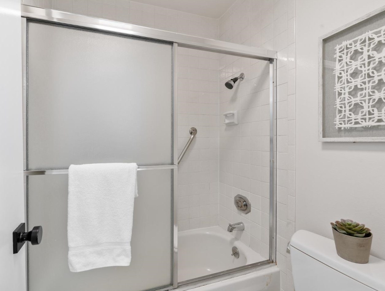 918 Aruba Ln, San Mateo CA  94404-3802 exterior