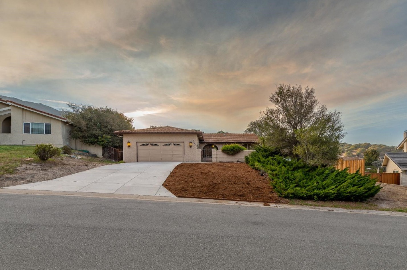 22614 Oak Canyon Rd, Salinas, CA 93908-9689