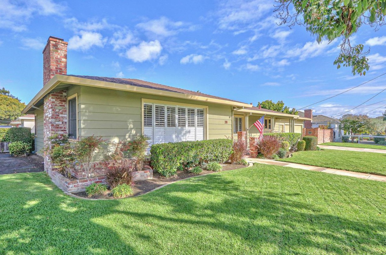 201 Riker Ter, Salinas, CA 93901-2005