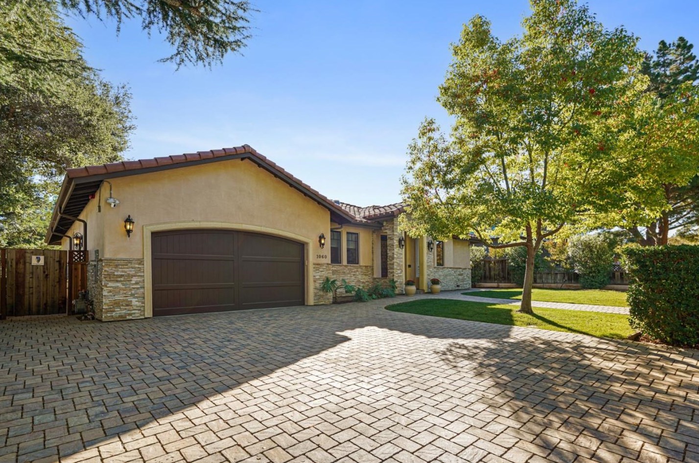 1060 Rosemont Ave, Los Altos, CA 94024