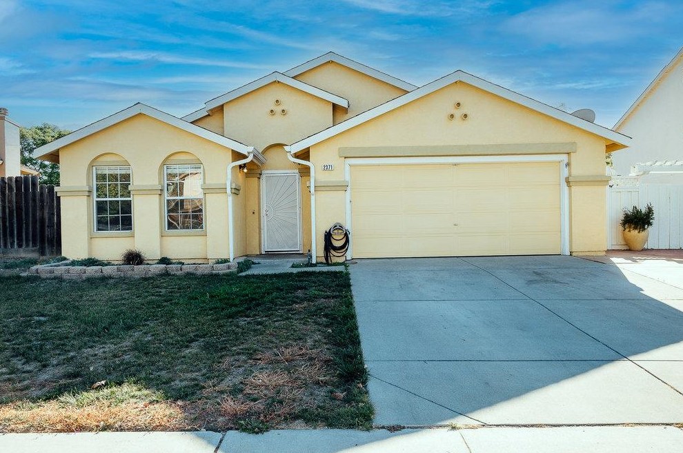 2371 Yarrow St, Hollister, CA 95023