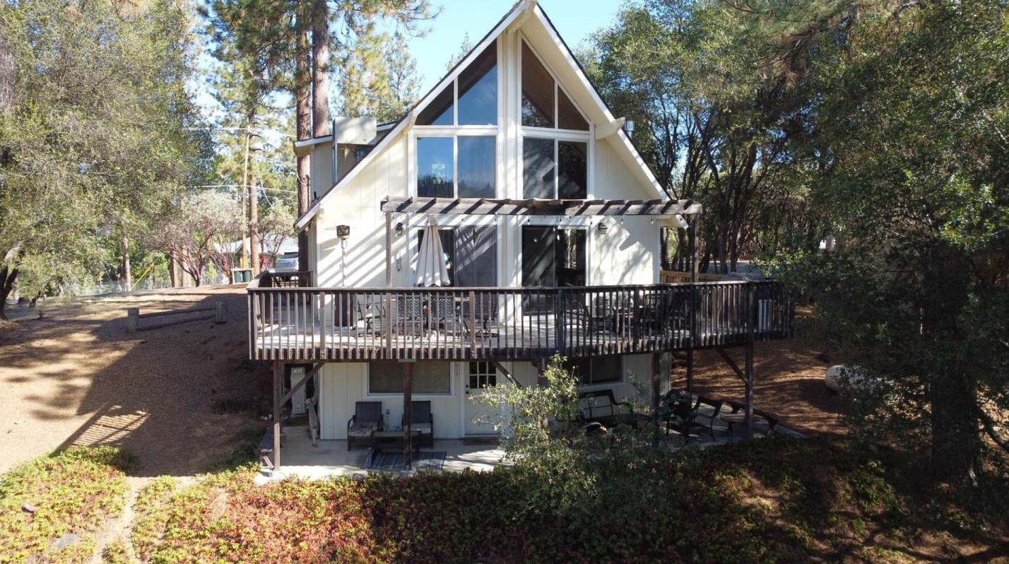 20779 Point View Dr, Groveland, CA 95321