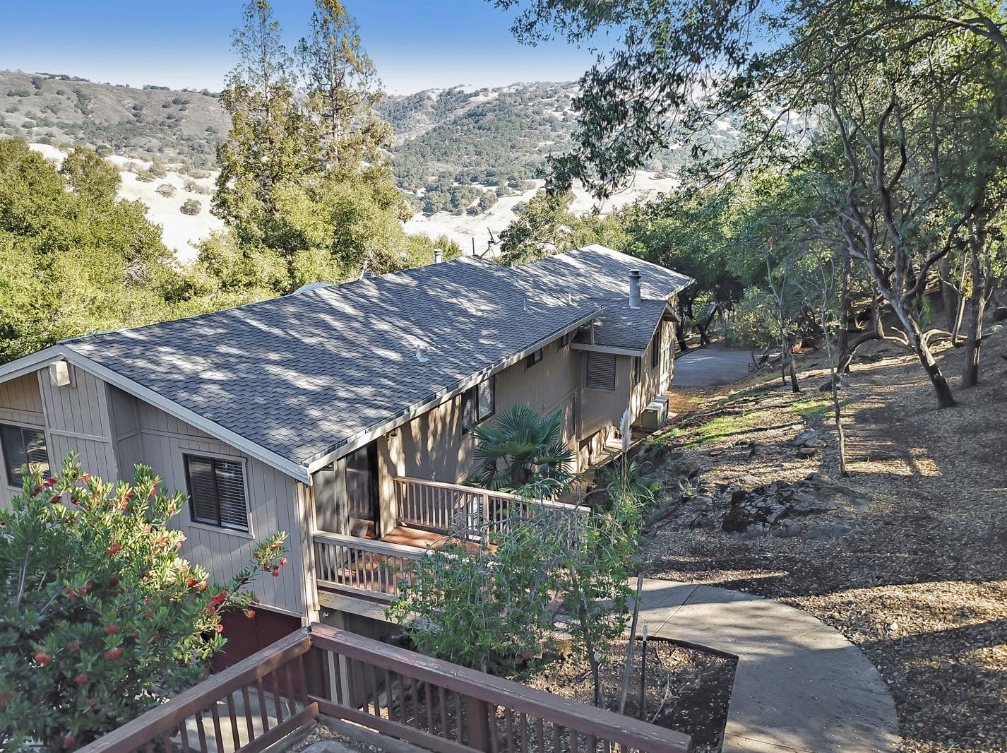 2820 Holiday Ct, Morgan Hill, CA 95037