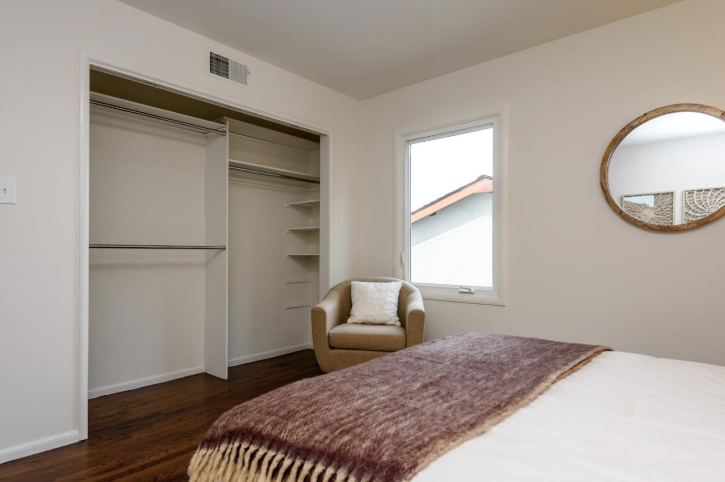 4001 Wilshire Ave, San Mateo CA  94403-4166 exterior