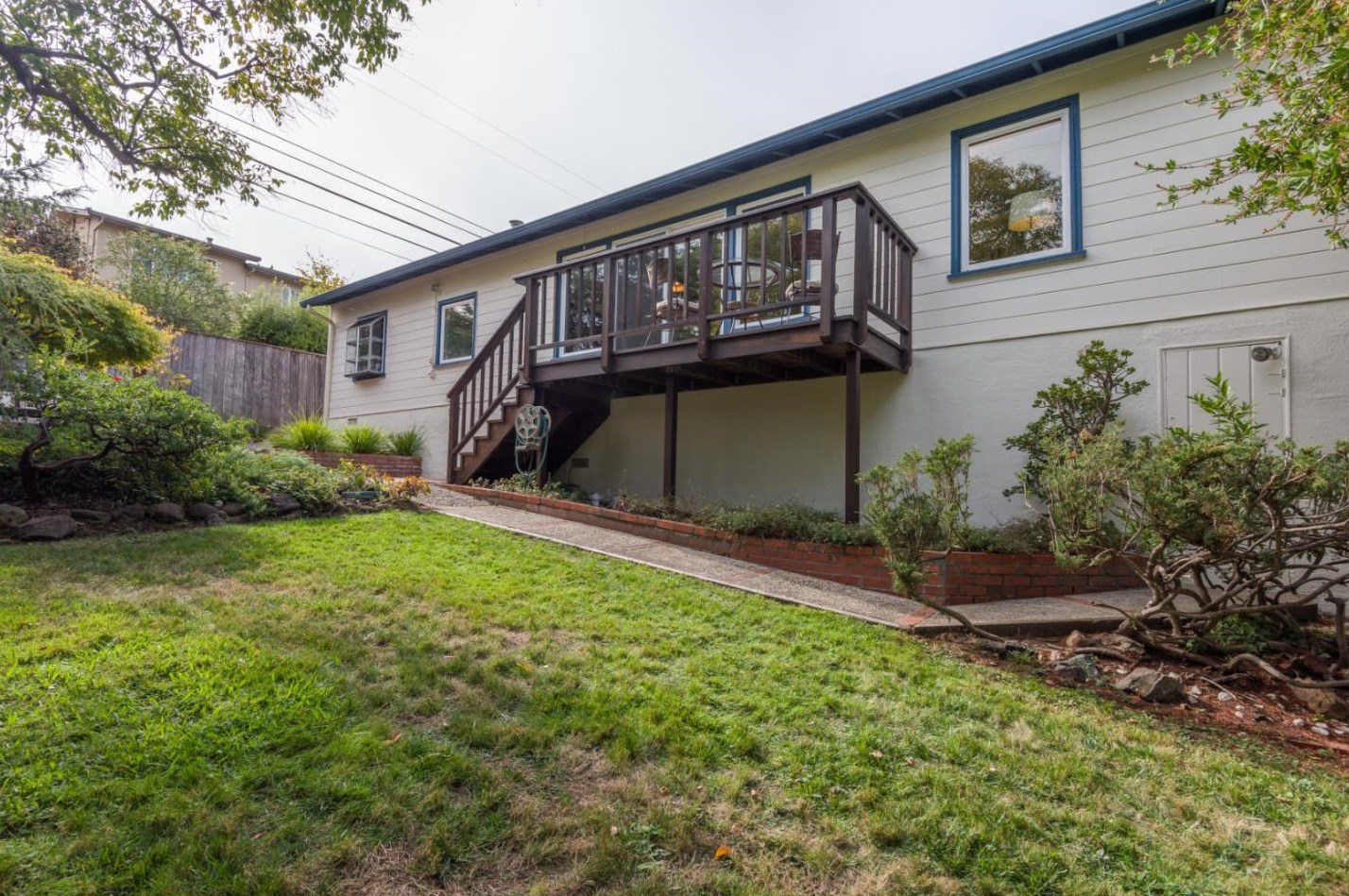 4001 Wilshire Ave, San Mateo CA  94403-4166 exterior