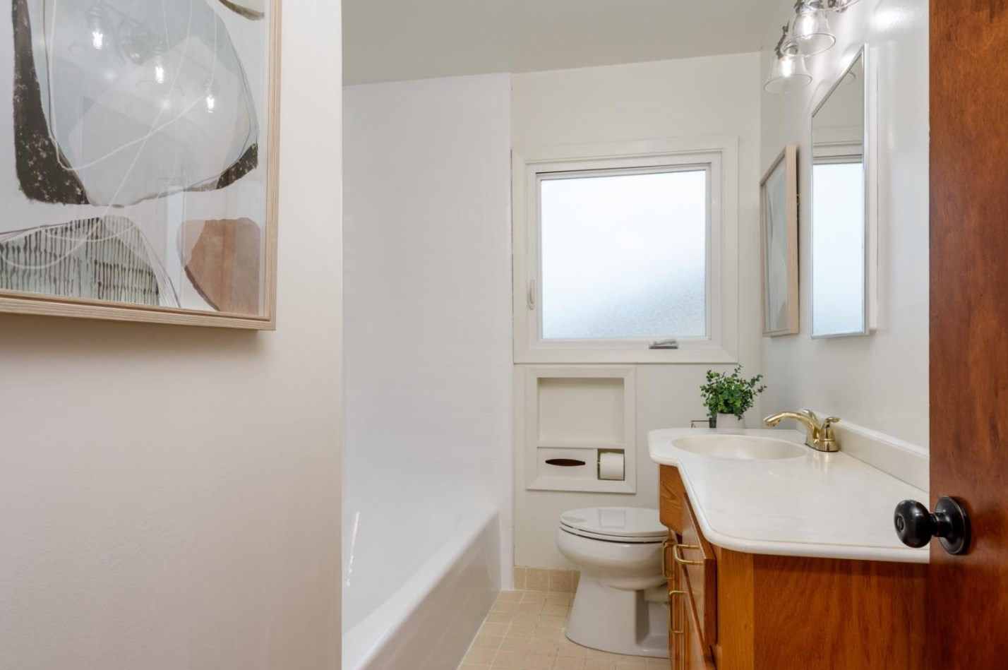 4001 Wilshire Ave, San Mateo CA  94403-4166 exterior