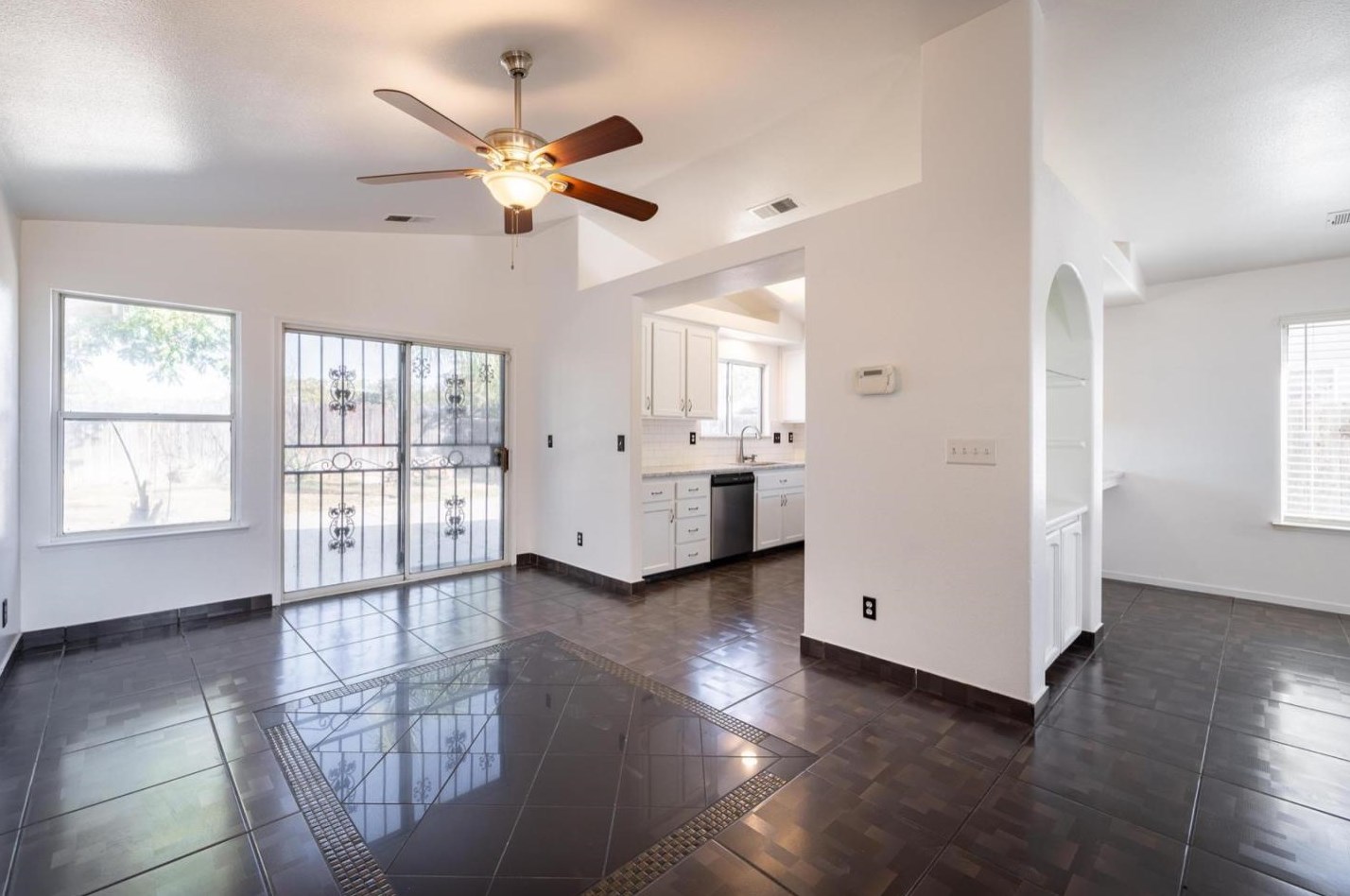 231 Madrid Ln, Madera, CA 93637