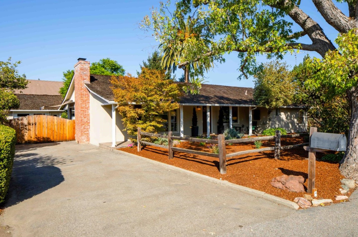 713 Sunshine Dr, Los Altos, CA 94024