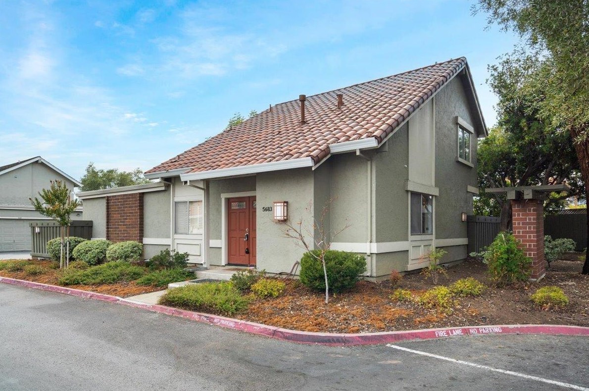 5683 Hollyleaf Ln, San Jose, CA 95118-3528