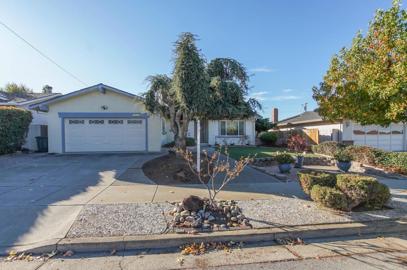 1321 Gloria Dr, Hollister, CA 95023