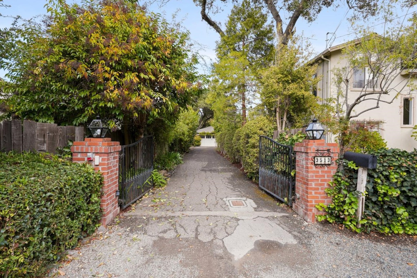 3513 Oak Dr, Menlo Park, CA 94025-1831
