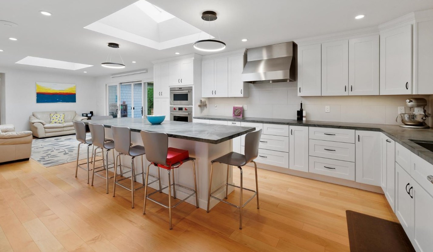 328 Myrtle St, Princeton by the Sea, CA 94019