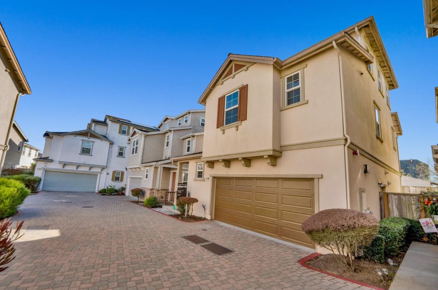 363 Sycamore St, Pacifica, CA 94044