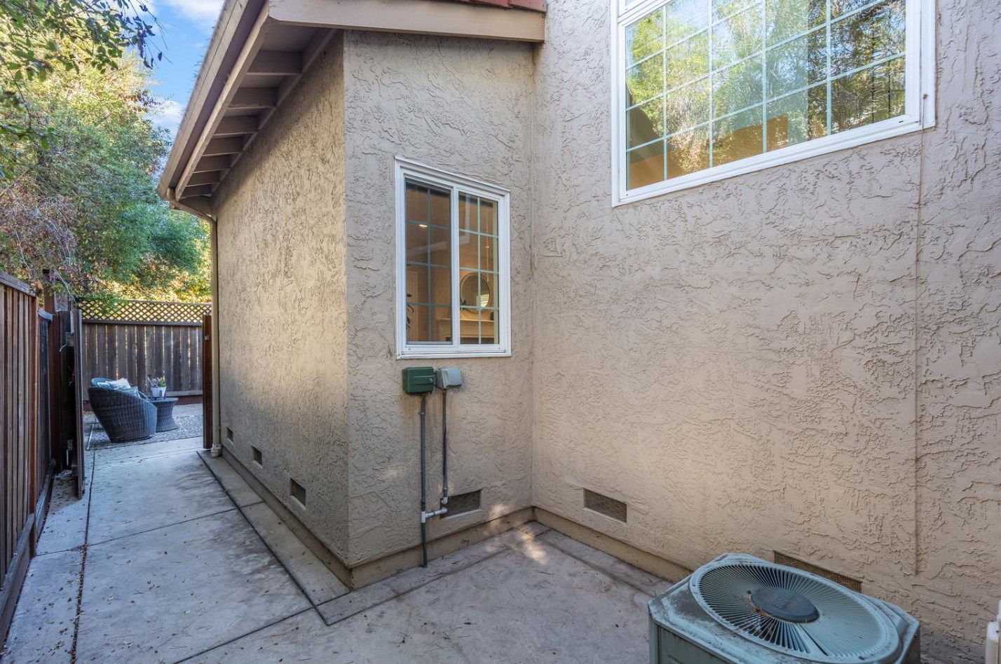 574 Hacienda Ave, Campbell CA 95008-6322 exterior