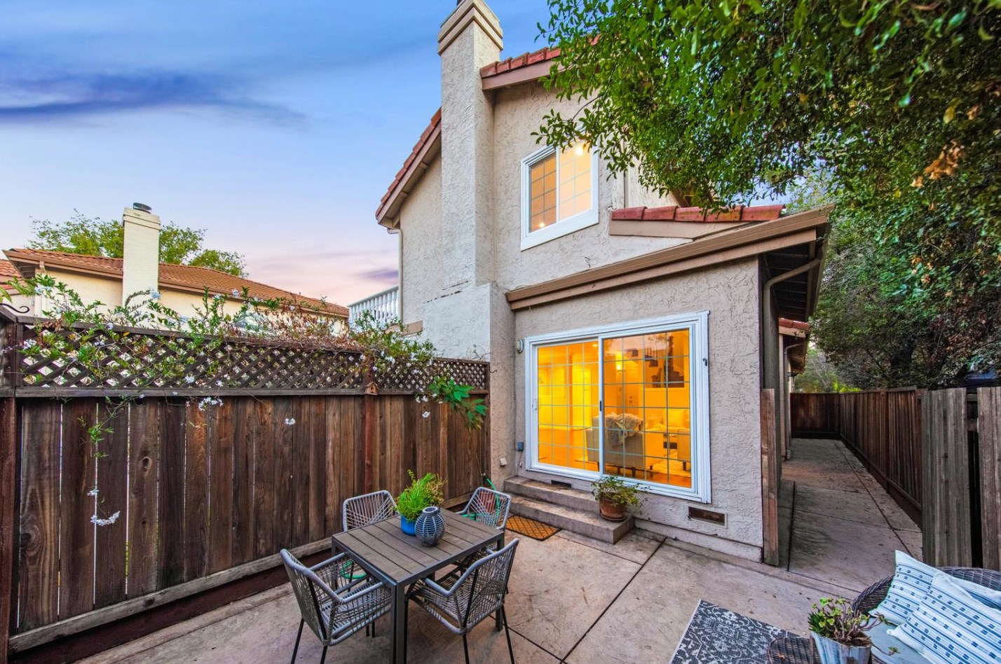 574 Hacienda Ave, Campbell CA 95008-6322 exterior