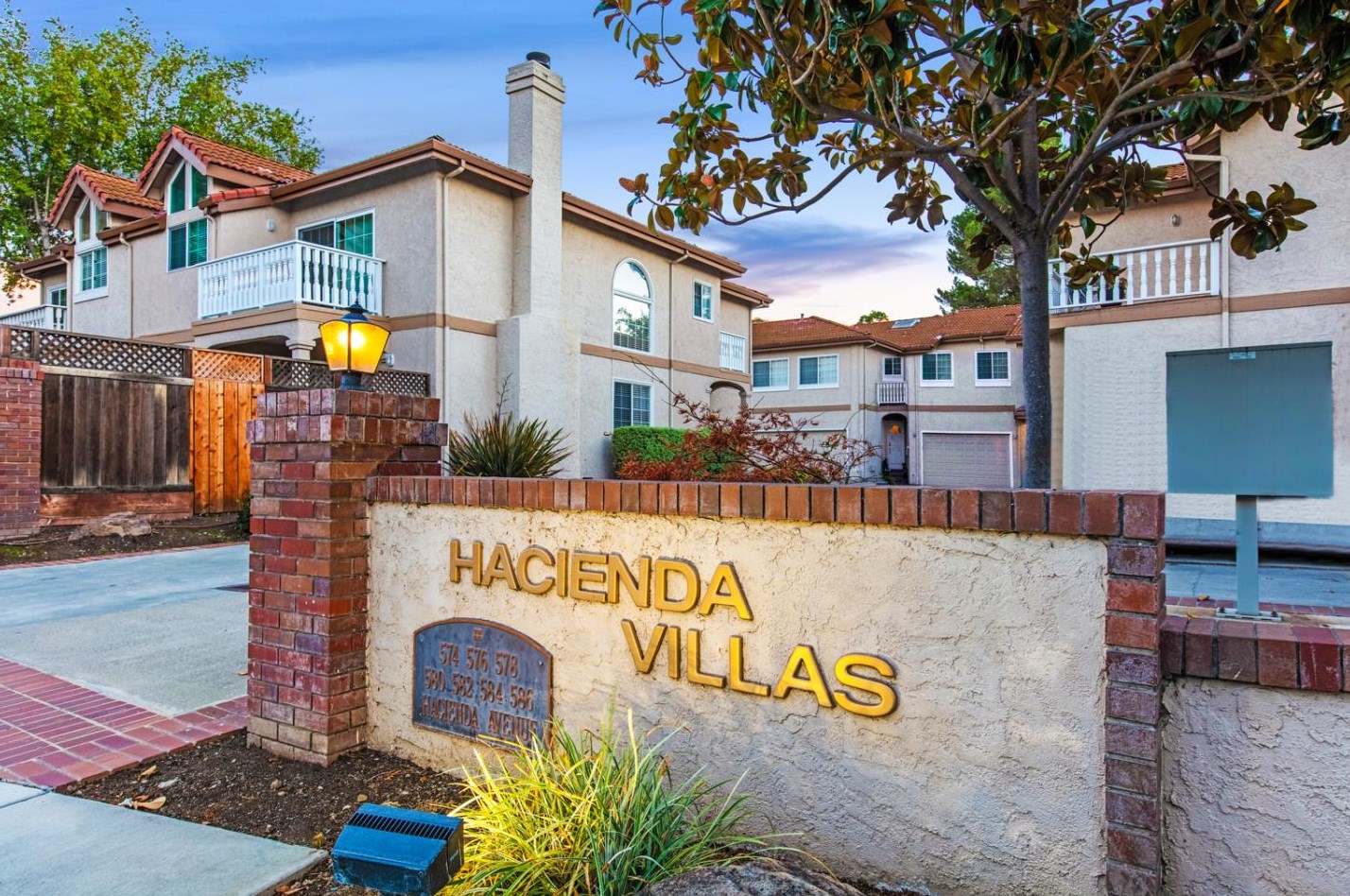 574 Hacienda Ave, Campbell CA 95008-6322 exterior