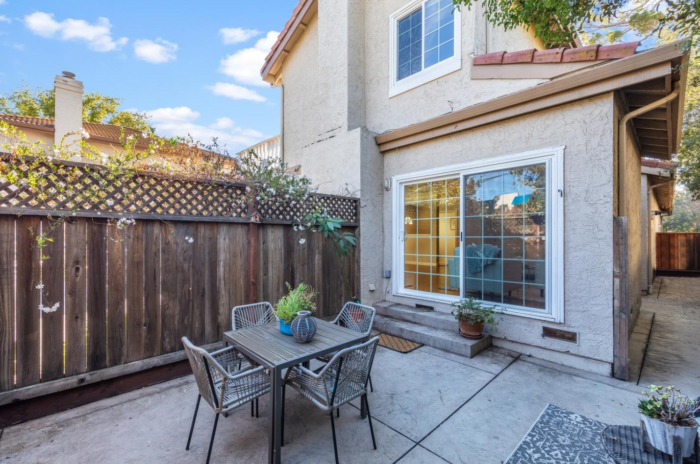 574 Hacienda Ave, Campbell CA 95008-6322 exterior