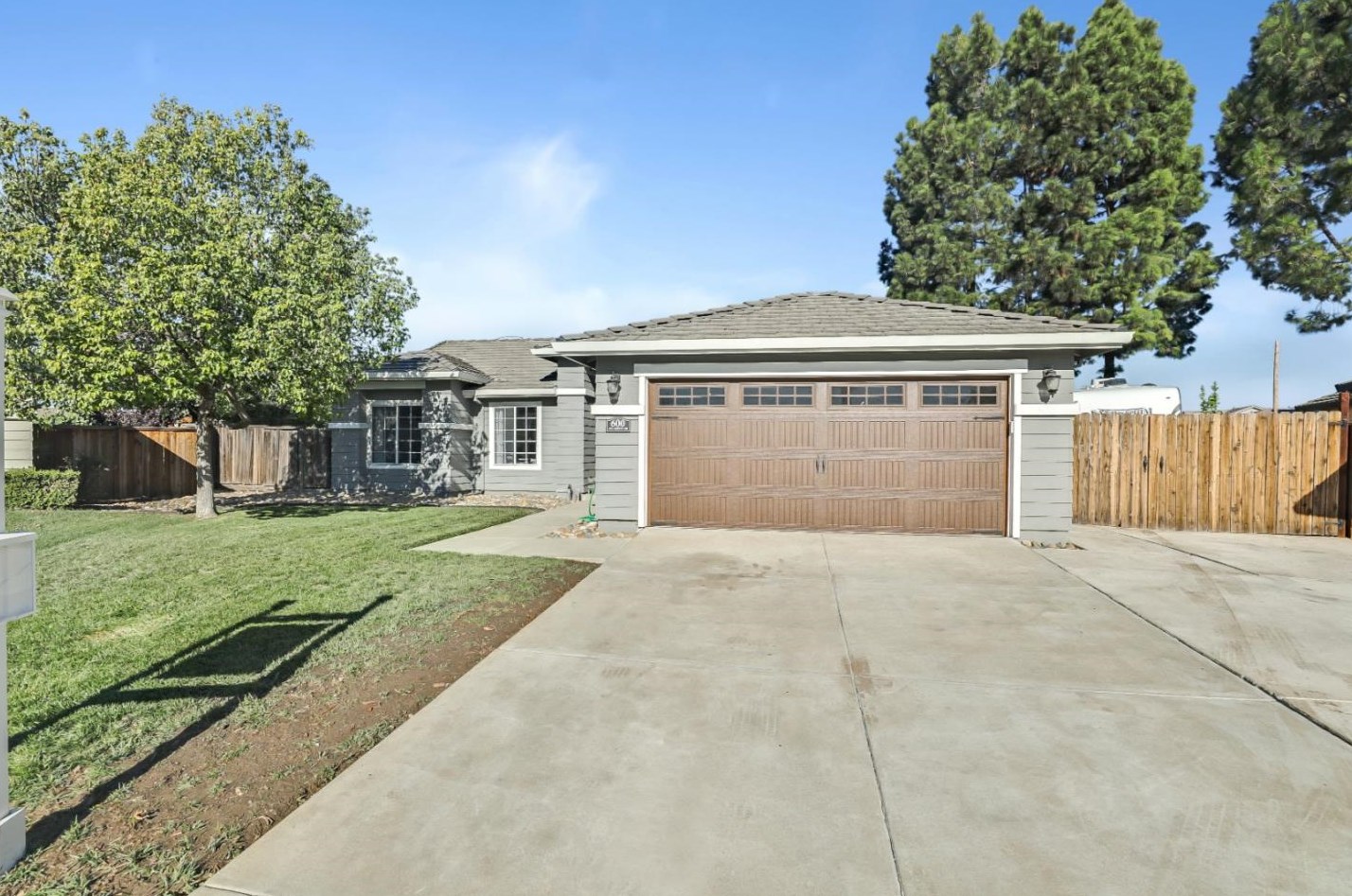 600 Del Monte Dr, Hollister, CA 95023