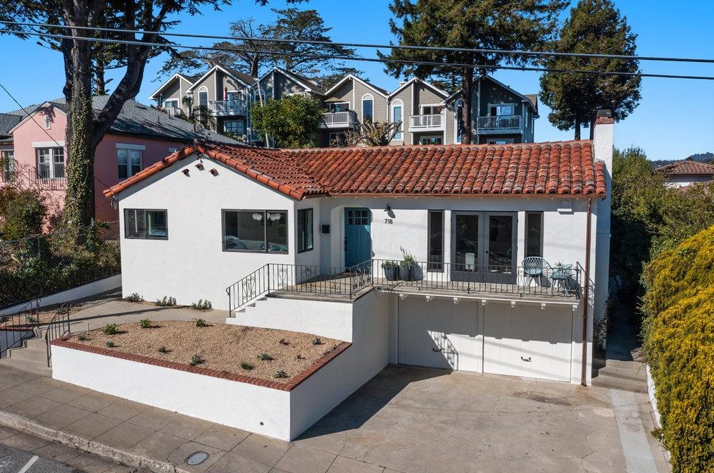 718 3rd St, Santa Cruz, CA 95060-5026