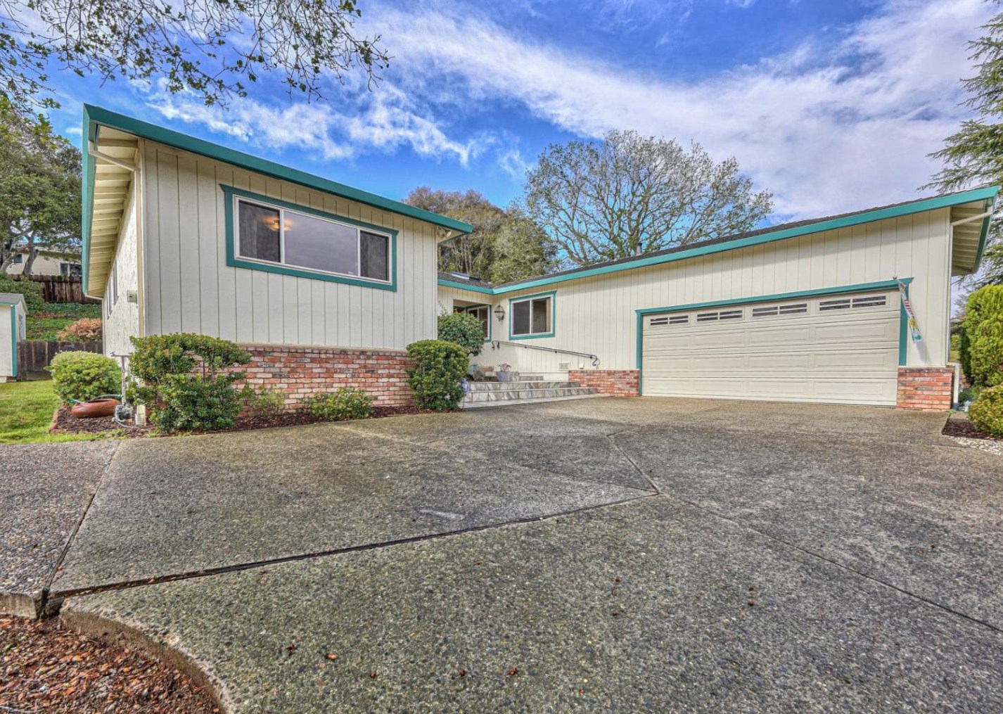 9360 Canyon Oak Rd, Salinas, CA 93907-1055