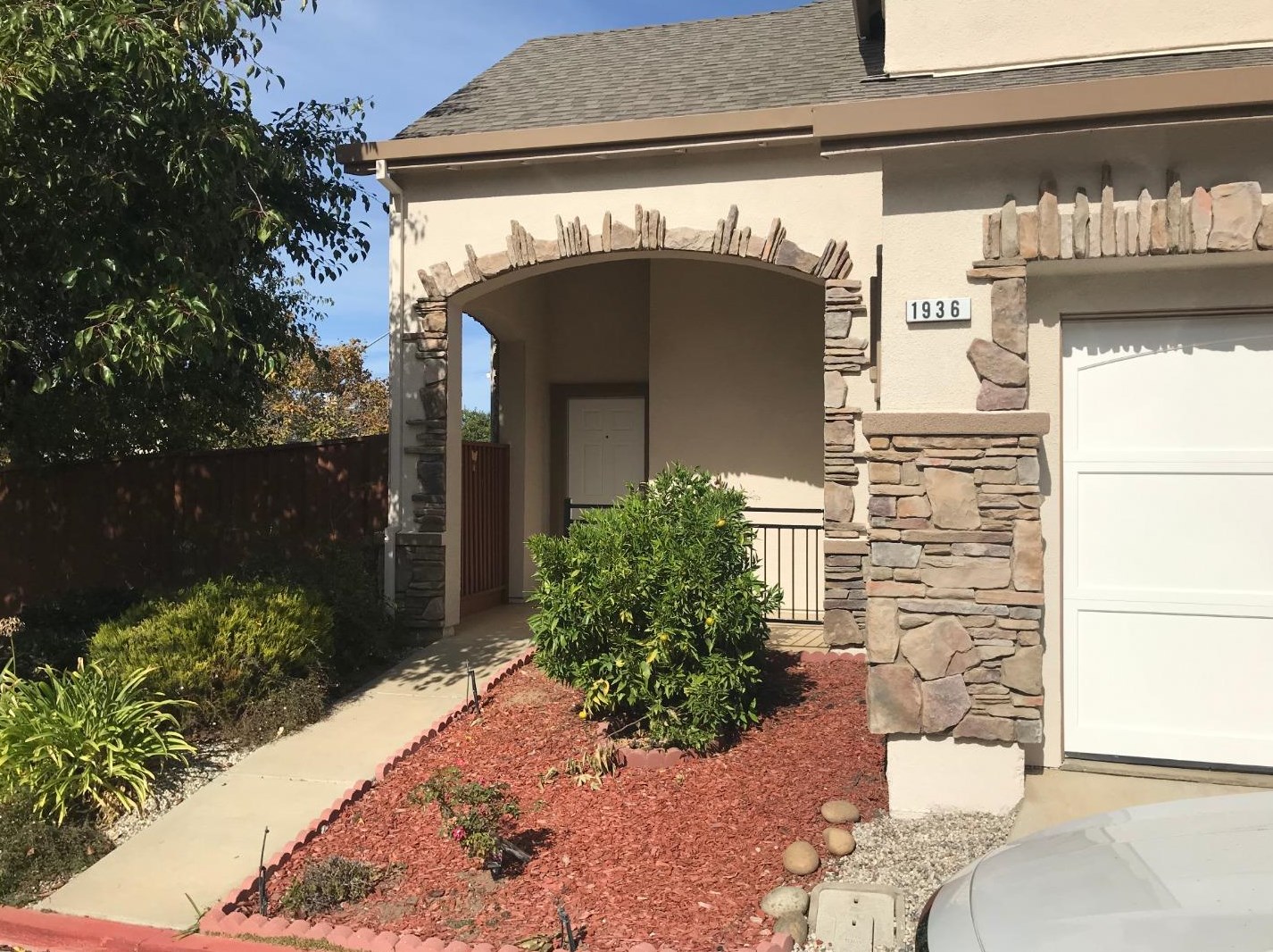 1936 Bradbury St, Salinas, CA 93906-4692