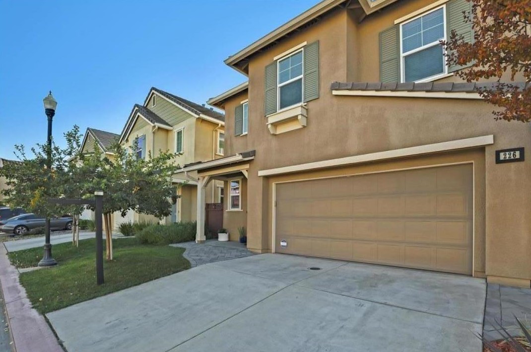 226 Robin Pl, Gilroy, CA 95020