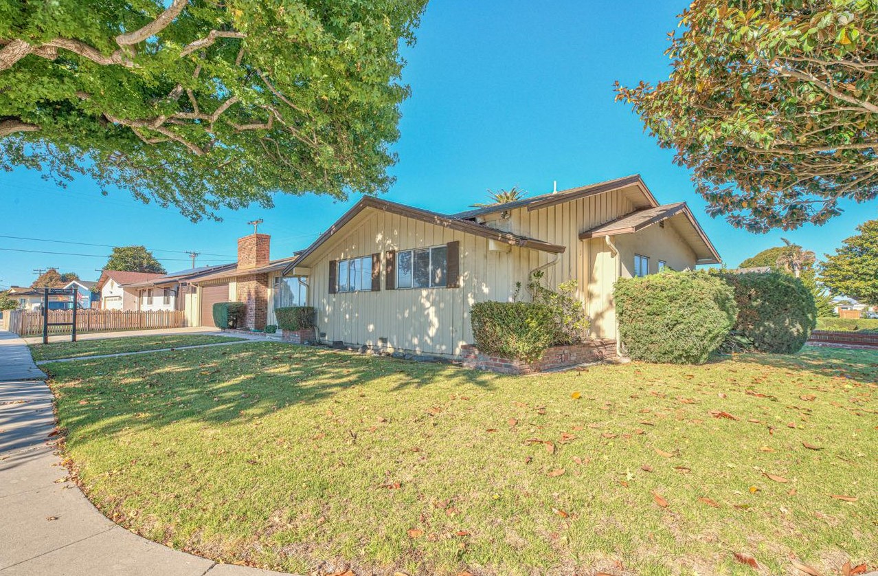 708 Fairfax Dr, Salinas, CA 93901-1225