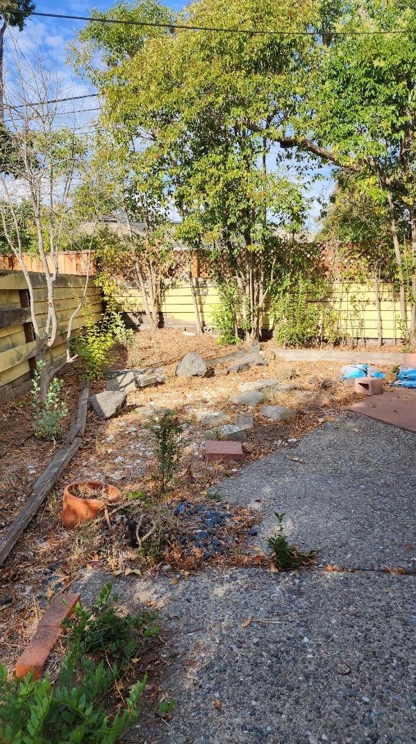 1084 Moffett Cir, Palo Alto, CA 94303