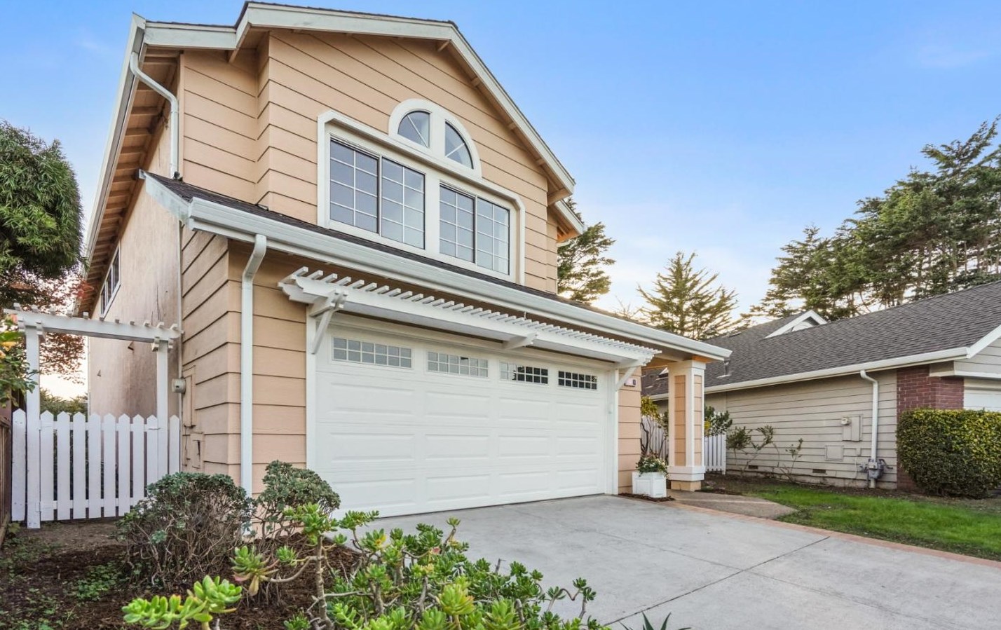 40 Pembroke Ct, Princeton by the Sea, CA 94019