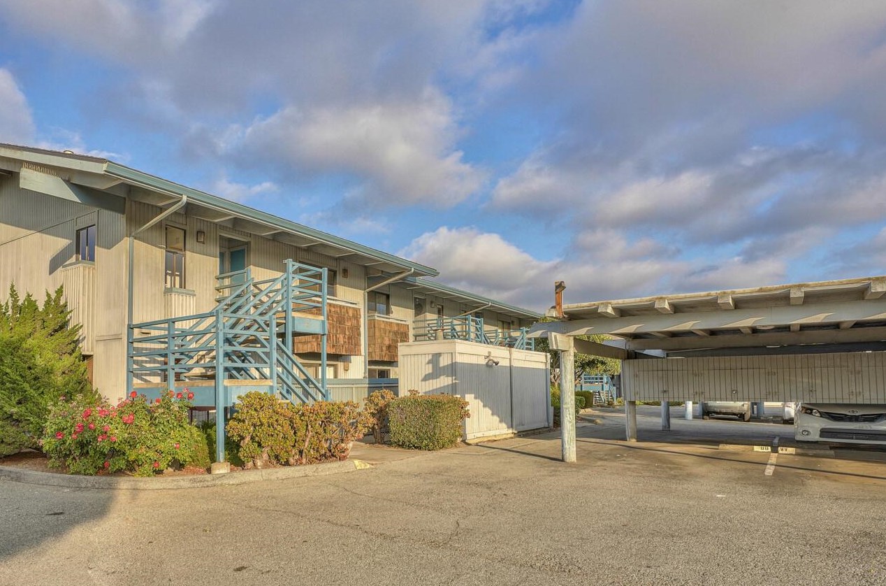 182 Kern St, Salinas, CA 93905-2056