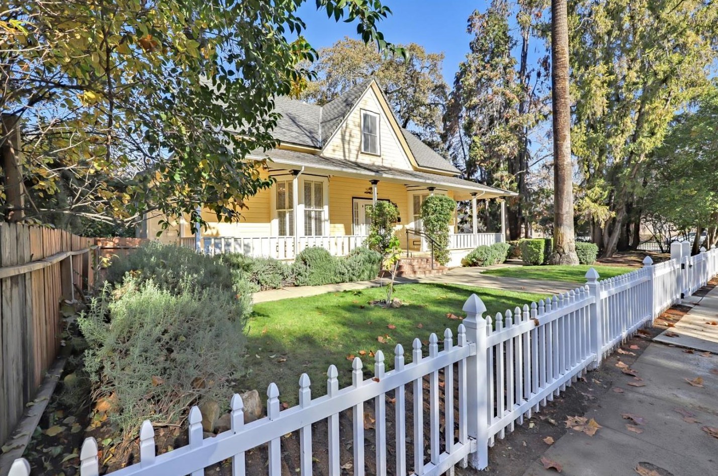 323 5th St, Gilroy, CA 95020