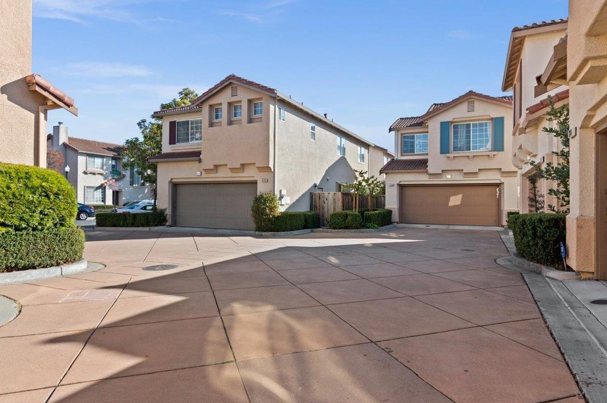 15461 Heron Dr, San Leandro, CA 94579