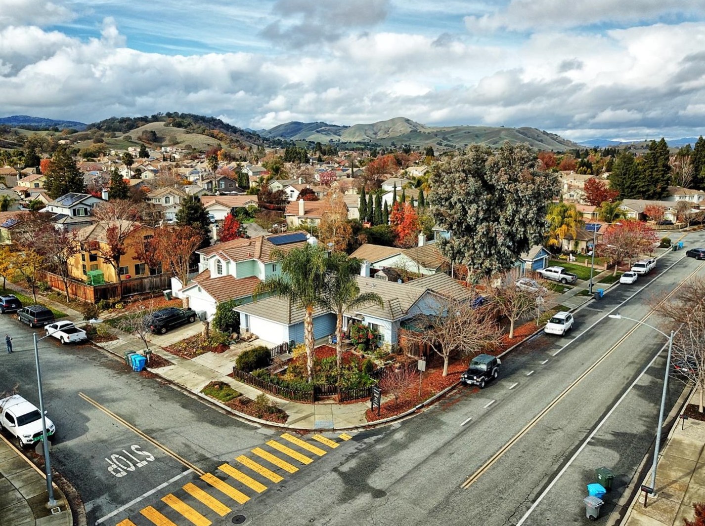1281 Red Hawk Dr, Gilroy, CA 95020