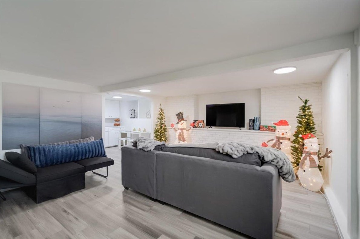 63 Glen Park Way, Brisbane, CA 94005-1709