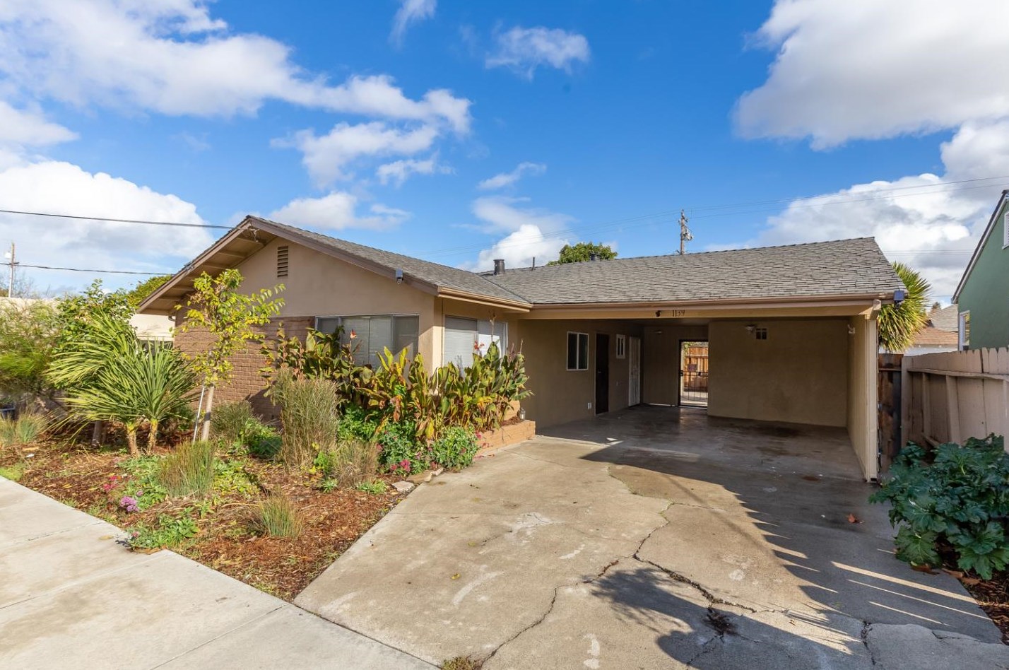 1139 Victoria St, Hollister, CA 95023