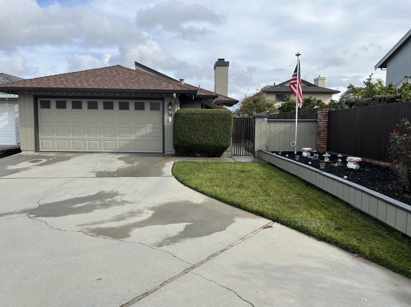 24 Sepulveda Cir, Salinas, CA 93906-8357