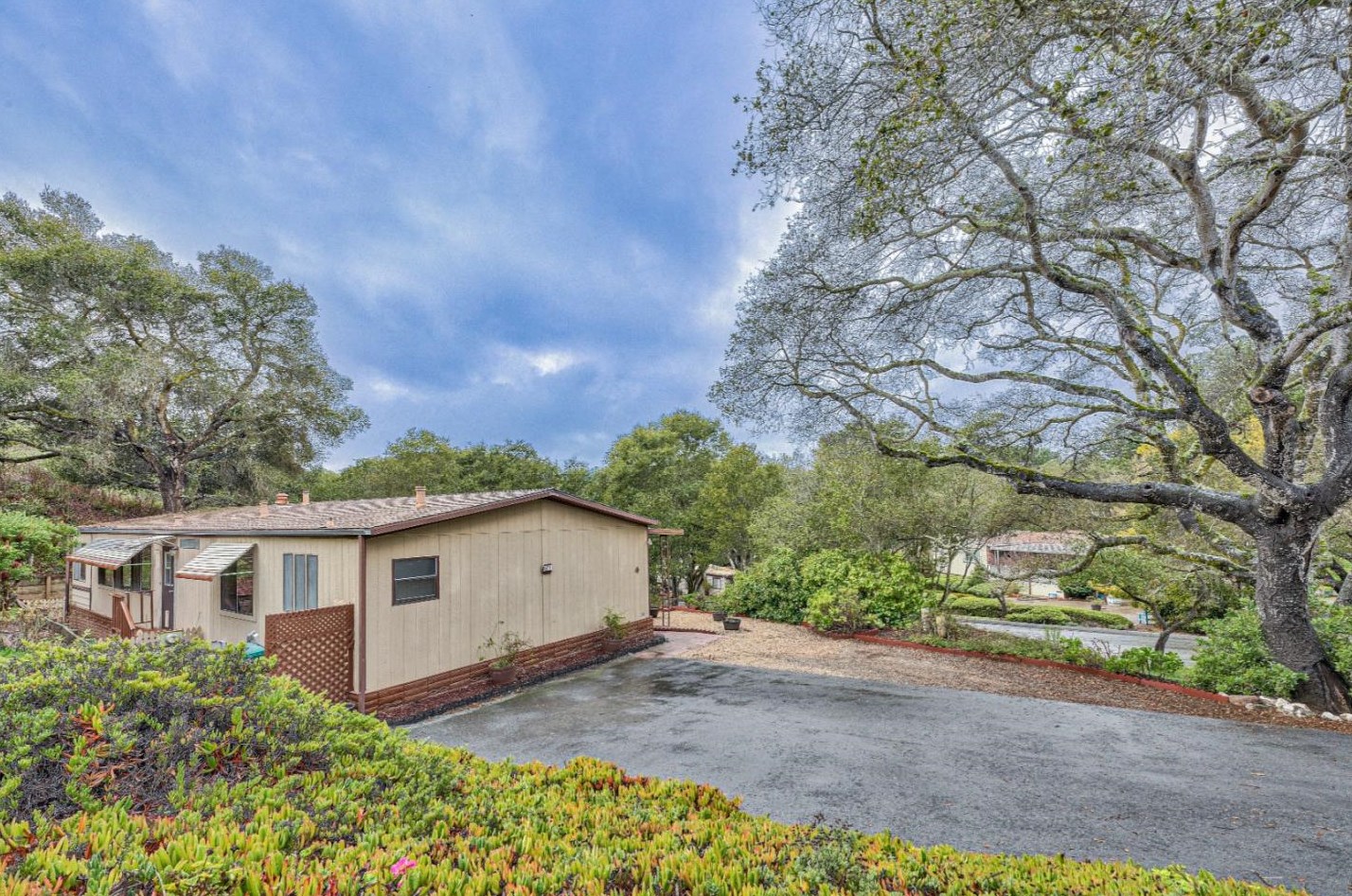 17568 Pond Derosa Ln 4, Salinas, CA 93907