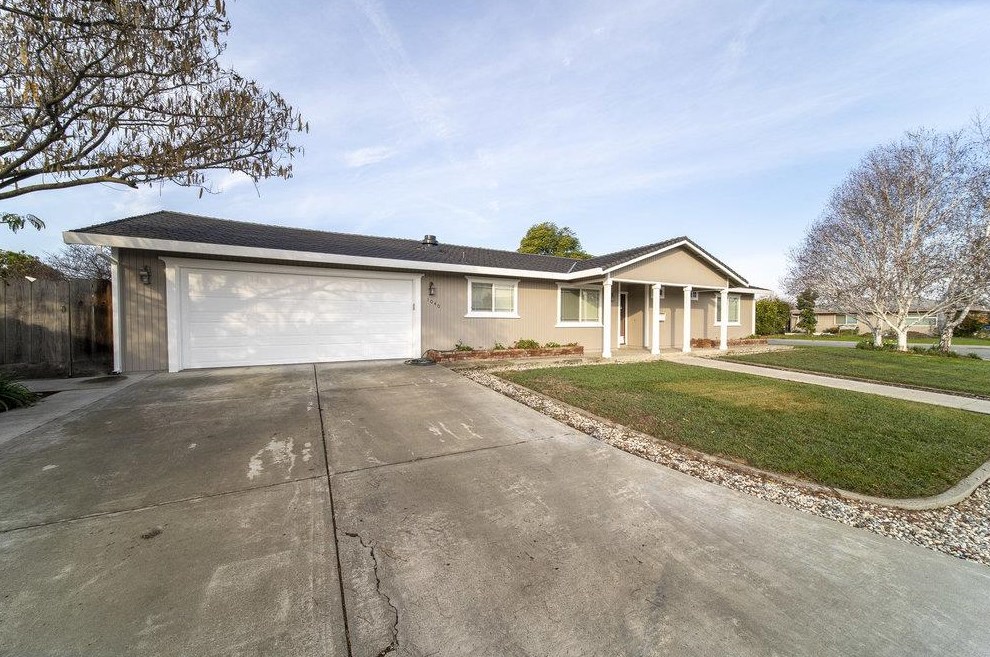 1040 Homestead Ave, Hollister, CA 95023