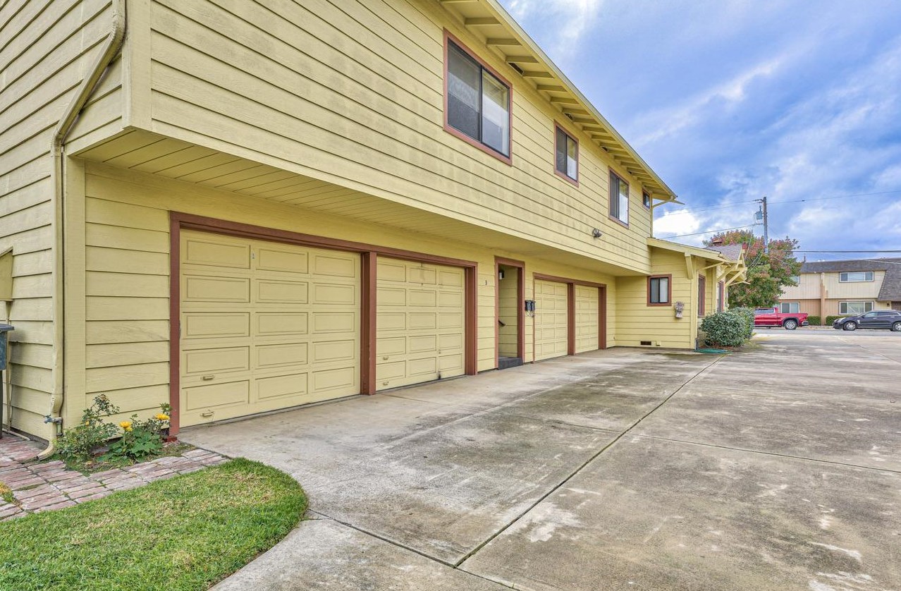 411 Riker St, Salinas, CA 93901-1961