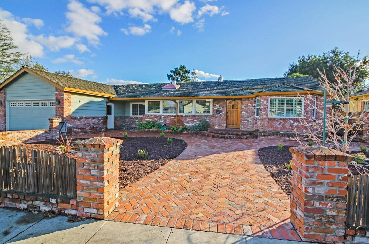 1062 Fewtrell Dr, Campbell, CA 95008-2434